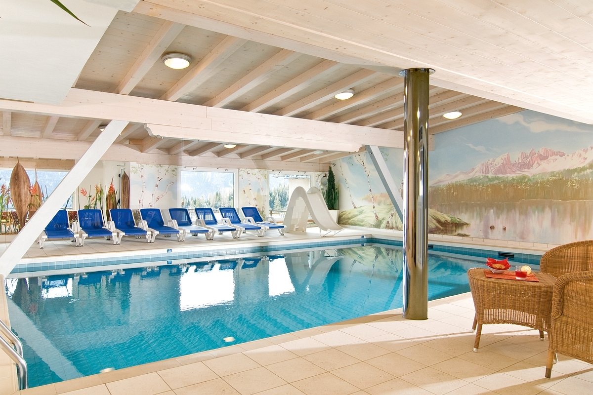 Der Pool und die Rutsche des Wellness Hotels Fontana Vigo